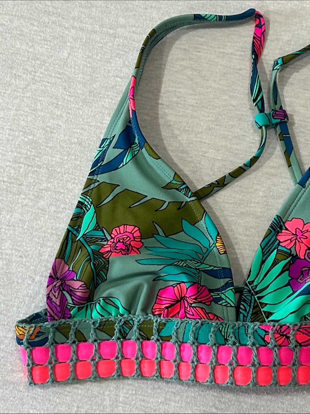 Xhilaration Green Tropical Floral Bikini Top with Pink Trim Sz S - Picture 2 of 6